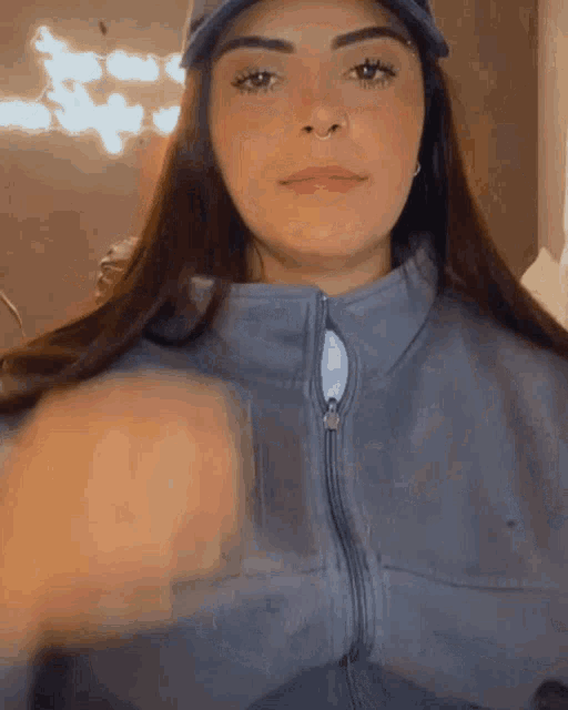Linessa Kimi GIF