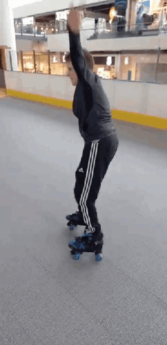 Linus Kaninus GIF. This 242 x 498 animated GIF is part of our roller skating collection. Created by RallE_1403. View the original animation, share it, or…