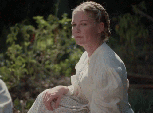 Looking GIF. This 498 x 370 animated GIF is part of our kirsten dunst bring it on collection. View the original animation, share it, or browse related GIFs.