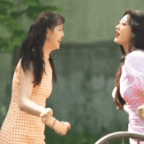 Loona Chuu GIF