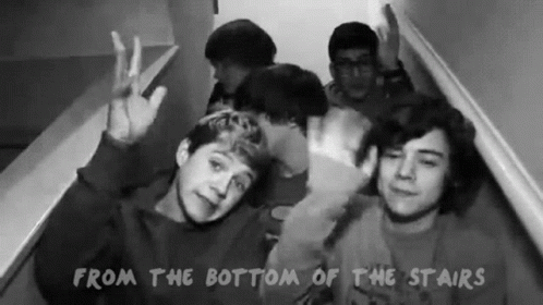 Louis Tomlinson Niall Horan GIF. This 498 x 280 animated GIF is part of our one direction birthday collection. Related themes include bottom, waving…