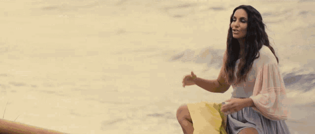 Mae Veveta GIF