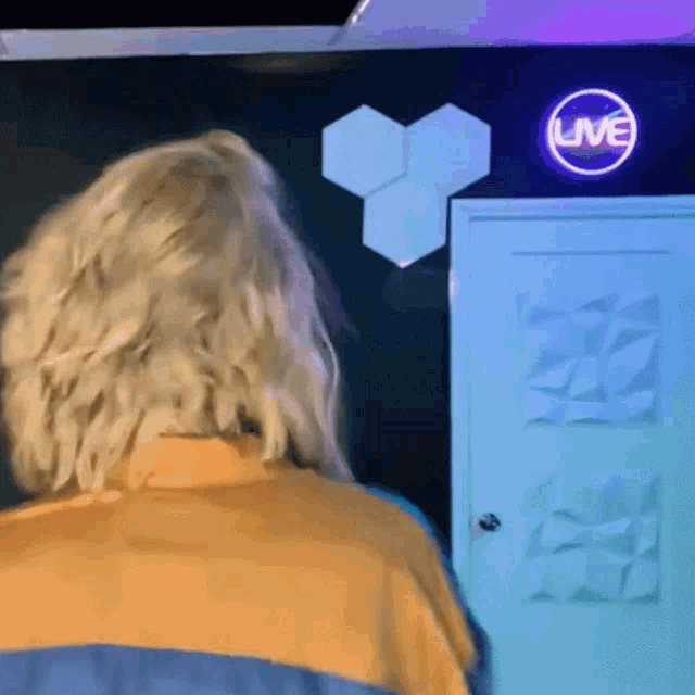 Maggie Robertson Maggiethebard GIF