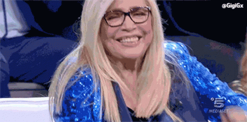 Mara Venier Gesto Dellombrello GIF