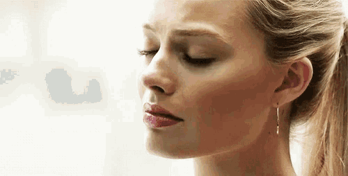 Margot Robbie GIF