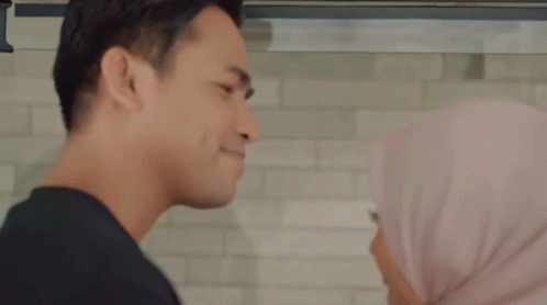 Mencium Kening Fildan GIF
