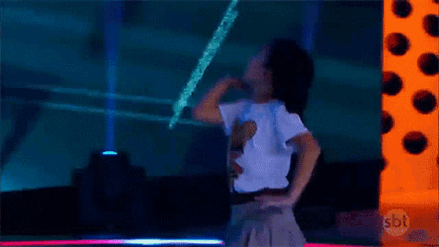 Menina Dancando GIF