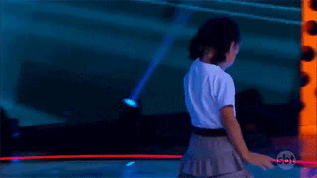 Menina Dancando GIF