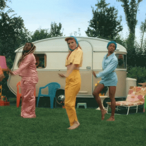 Merol Je Vais Vite GIF. This 498 x 498 animated GIF is part of our funny camp collection. Related themes include dance, disco, holiday. Created by…