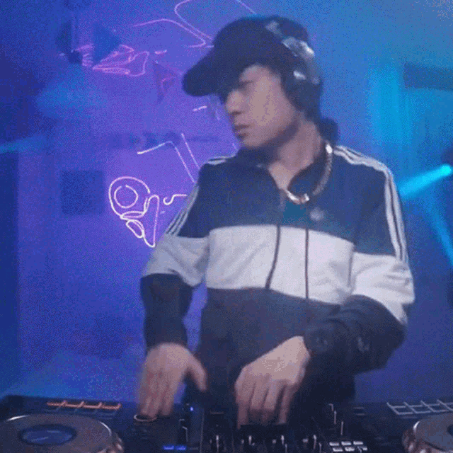 Mixing Music Dj Ravine GIF