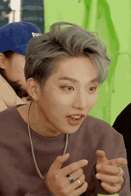 Mont Kpop GIF