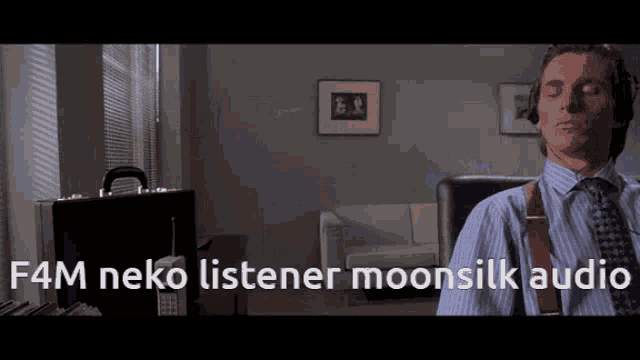 Moonsilk Nekolistener GIF