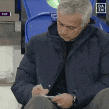 Mourinho Anotando GIF. This 220 x 220 animated GIF is part of our jose mourinho collection. Created by Calmacalabresogifbuscar. View the original animation…