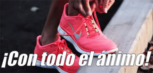Mujer Deportista Atándose Las Agujetas GIF