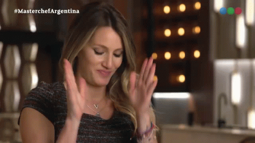 Muy Bien Mica Viciconte GIF
