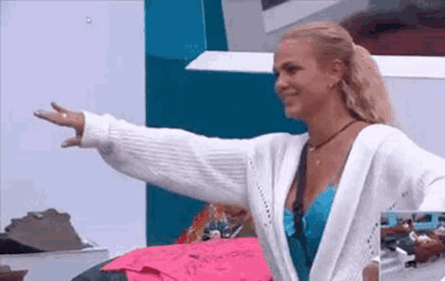 Niurka Lacasadelosfamosos2 GIF