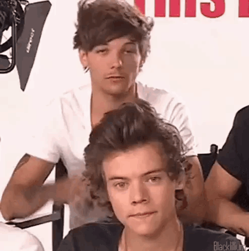 One Direction Larry Stylinson GIF. This 494 x 498 animated GIF is part of our one direction birthday collection. Created by LTHS_Supporter. View the…