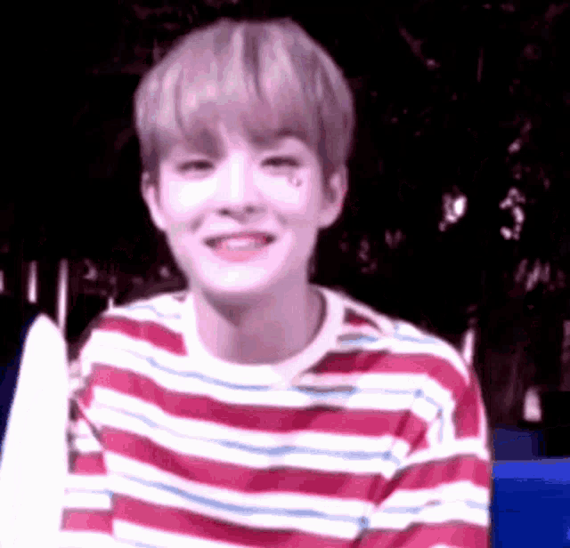 Park Jihoon Treasure Mirror Meme Yg Shady Smirk Laugh Suit Kpop Eyeroll Smug Teume GIF
