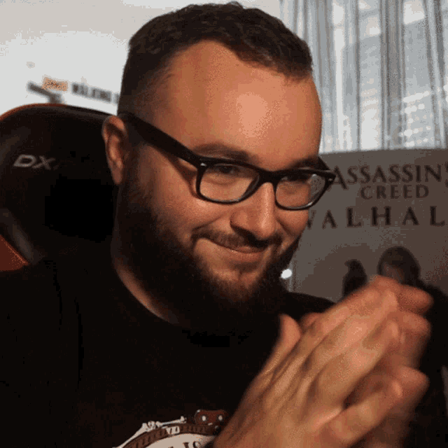 Pervers Se Frotte Les Mains GIF