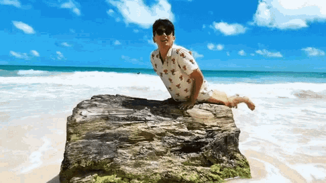 Pose Eric Nam GIF
