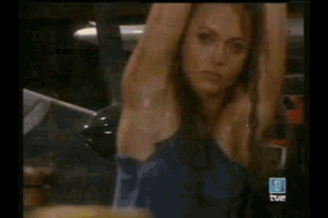 Prisionera Whipping GIF