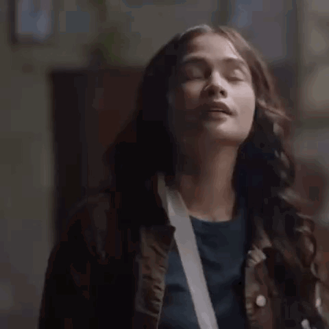 Rhen Escaño GIF