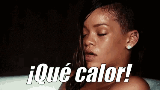 Rihnna Sudando En La Bañera GIF
