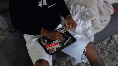 Rolling A Joint Wiz Khalifa GIF. This 498 x 280 animated GIF is part of our rolling a blunt collection. Created by WizKhalifa. View the original animation…