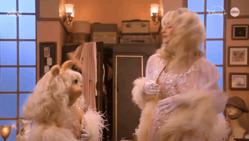 Sabrina Carpenter Miss Piggy Sabrina Muppets GIF