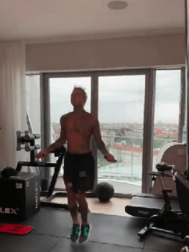 Salta Fedez GIF