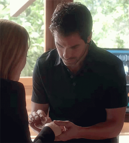 Santiago Cabrera Darius Tanz GIF. This 451 x 498 animated GIF is part of our santiago cabrera collection. Created by silentoddmoth. View the original…