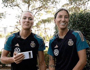 Sara Doorsoun Merle Frohms GIF
