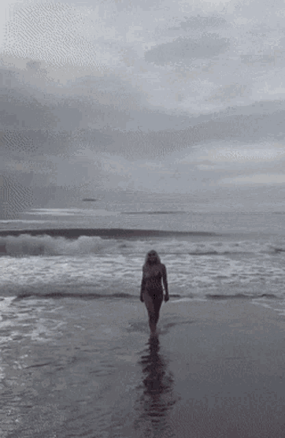Scarlett Bordeaux Scarlett Smokeshow GIF
