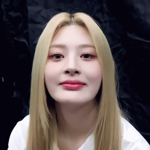 Seeun Stayc GIF