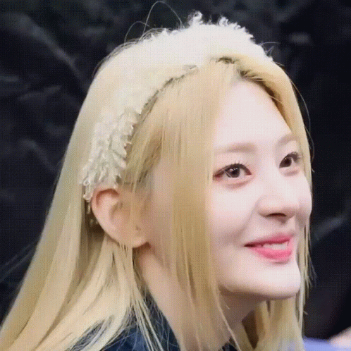 Seeun Stayc GIF