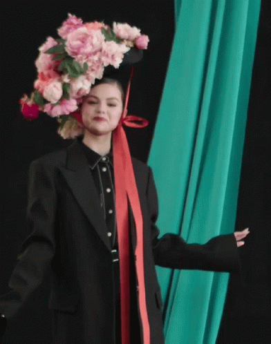 Selena Gomez Revelación GIF. This 392 x 498 animated GIF is part of our lemonnation collection. Created by BibiTeodoro. View the original animation, share…