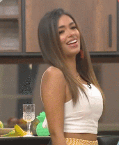 Shirley Arica El Poder Del Amor GIF. This 409 x 498 animated GIF is part of our personas hablando collection. Related themes include adios, excited, sorry…