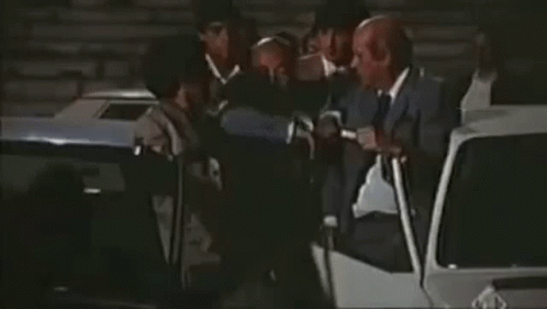 Sincronizziamo Gli Orologi Mortacci Vostri GIF. This 498 x 281 animated GIF is part of our lino banfi collection. Created by jozubal. View the original…