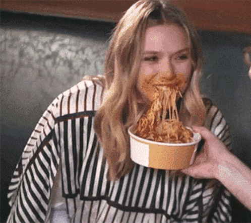 Spagetti Elizabeth Olsen GIF