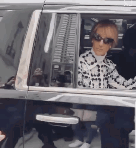 Stan Twitter Leobylaw GIF. This 456 x 498 animated GIF is part of our mr bean finger collection. Created by leobylaw. View the original animation, share it…