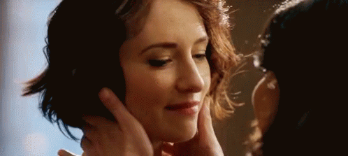 Supergirl Kiss GIF