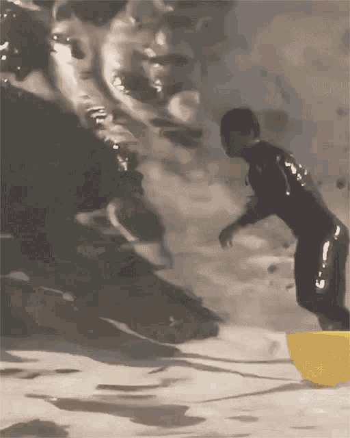Surfista Dentro Da Onda Flamboiar GIF