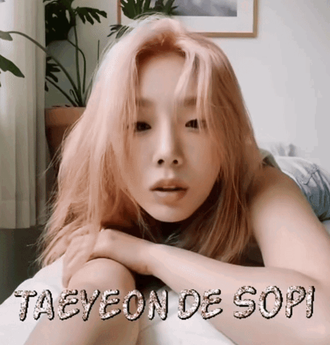 Taeyeon De Sopi GIF