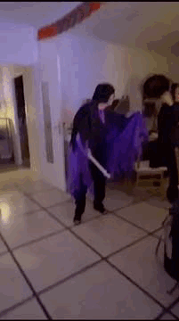 Tafazzi Pipistrello GIF. This 201 x 360 animated GIF is part of our tafazzi collection. Related themes include batman. Created by ClaSeudia. View the…