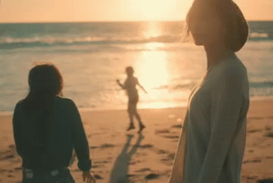 Taylor Swift 22 GIF. This 398 x 266 animated GIF is part of our taylor swift 22 collection. Related themes include beach, taylor swift. Created by…
