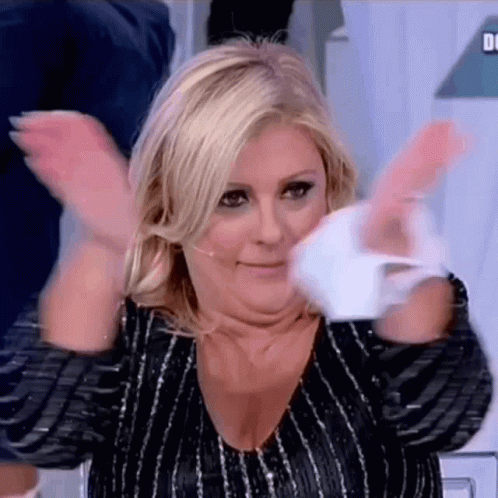 Tina Cipollari Applauso GIF. This 498 x 498 animated GIF is part of our tina cipollari collection. Created by Nefertari77. View the original animation…