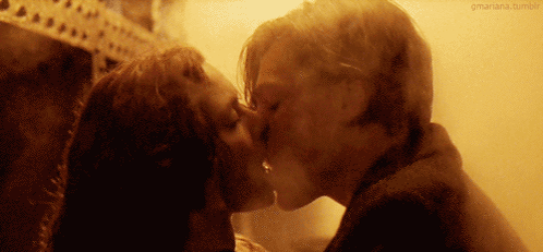 Titanic Kiss Jack And Rose Kiss GIF