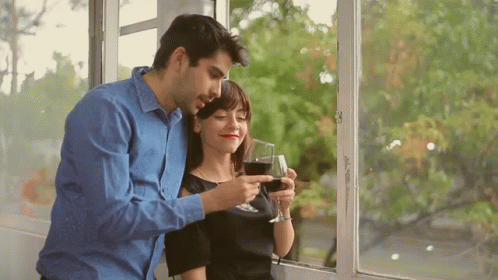 Tomando Vino Ale Aguirre GIF