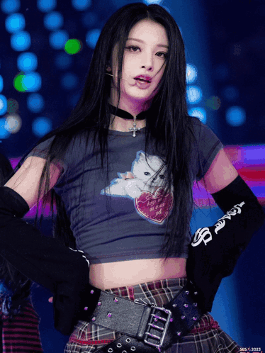 Tomy Nmixx GIF