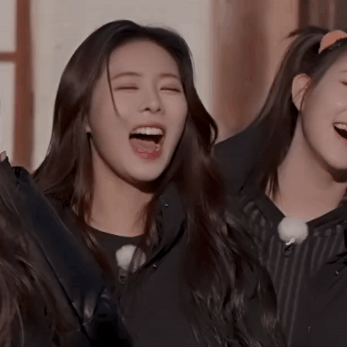Triples Dahyun GIF
